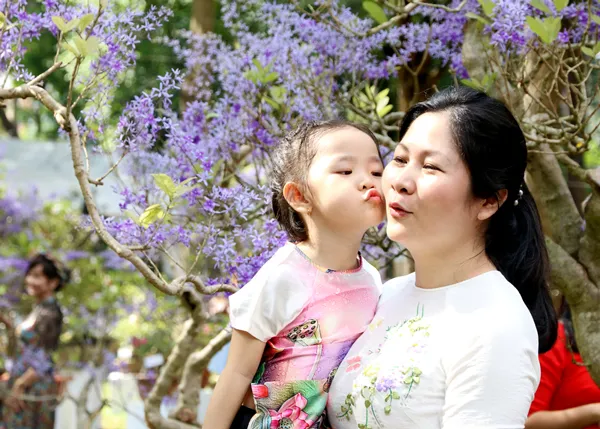 Người dân TPHCM hân hoan du xuân đầu năm ảnh 16